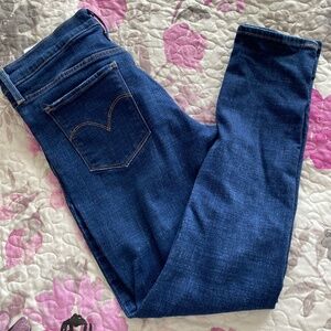 Levi’s Shaping Skinny Jean SZ 30